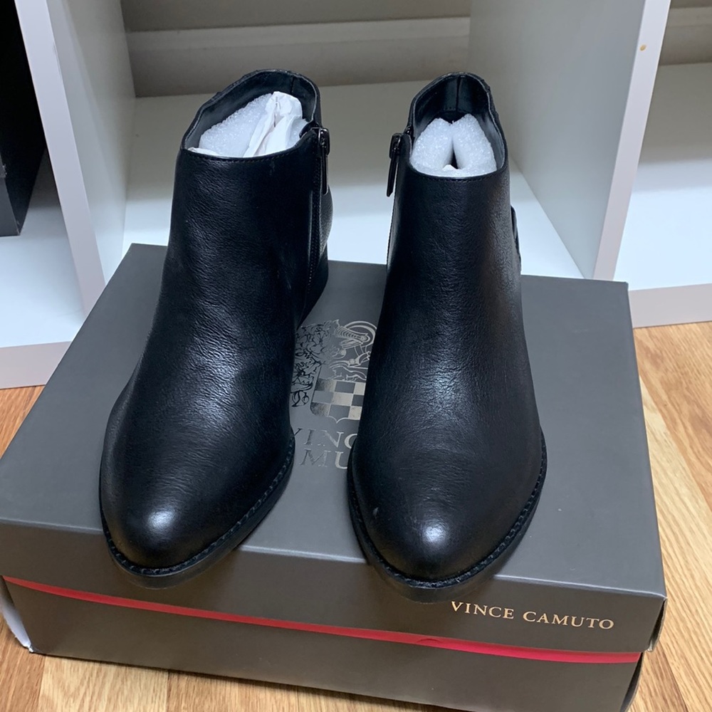 New Vince camuto VC- Cateen booties